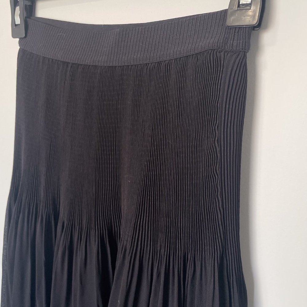 H&M Flowy Skirt - Picture 2 of 4
